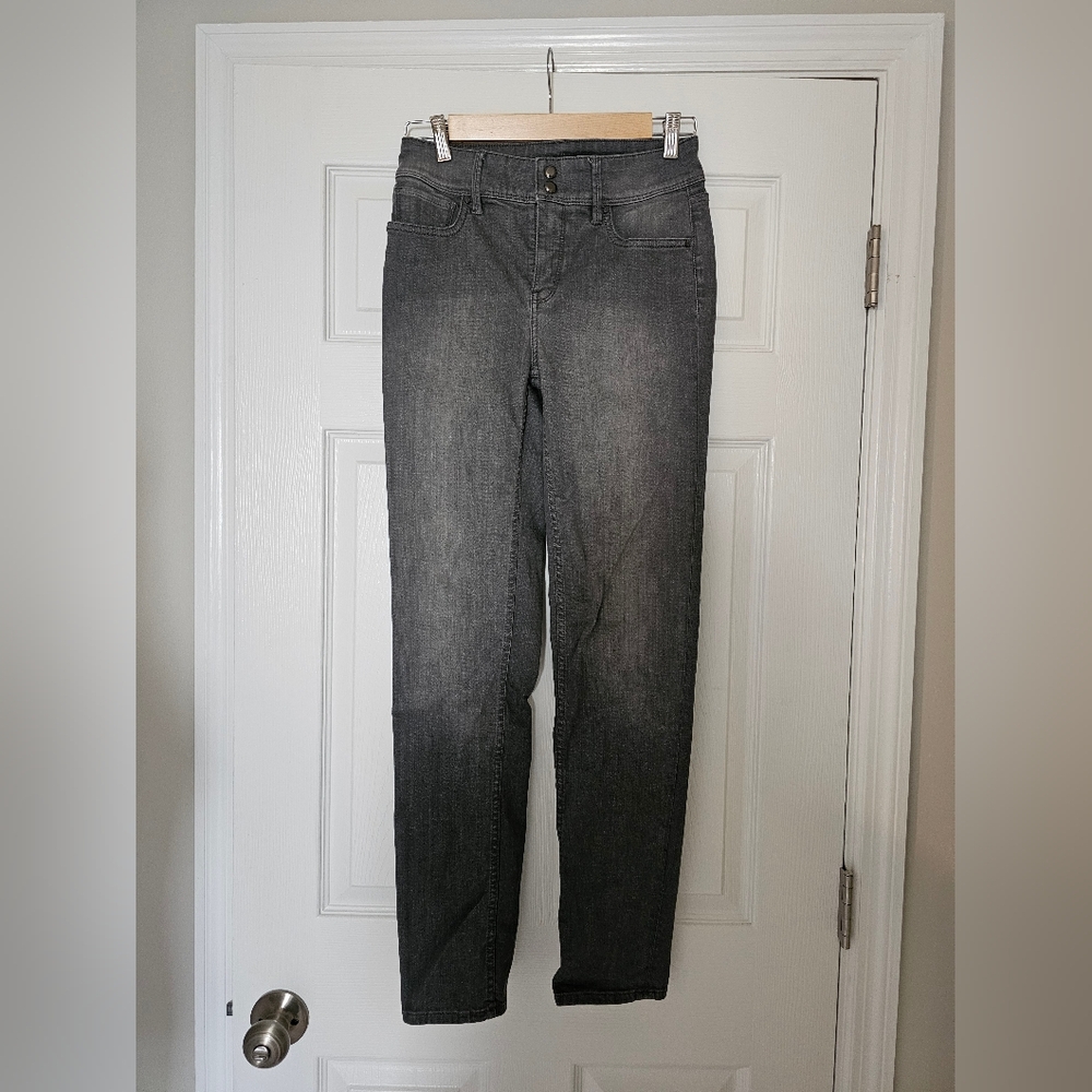 White House Black‎ Market Classic Gray Women's Jeans Soft And Stretchy Size 2